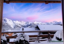Winter-Hideaways in der Schweiz: 7 Rückzugsorte für Paare und Familien Traumhafte Aussicht vom Chalet auf die Walliser Alpen