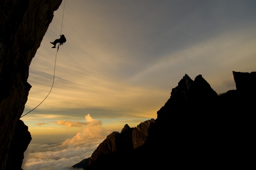 jimmy-chin-borneo-hang