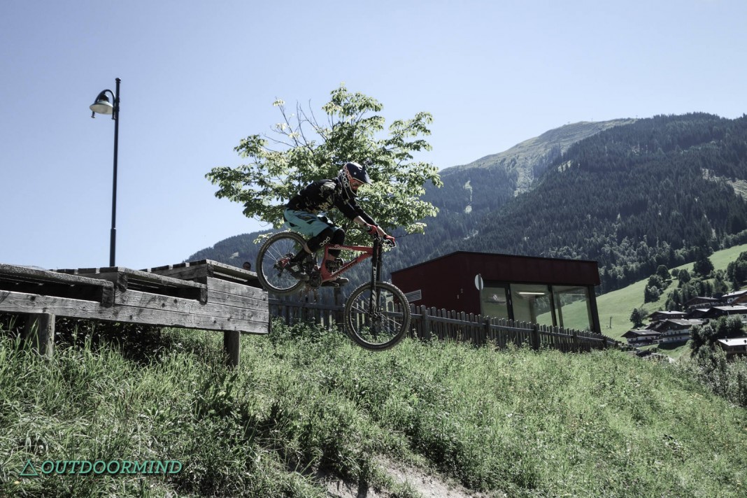 Drop in Saalbach Hinterglemm - Vorbildlich mit 4 Stufen um langsam steigern zu können - Copyright Outdoormind Drop in Saalbach Hinterglemm - Vorbildlich mit 4 Stufen um langsam steigern zu können - Copyright Outdoormind