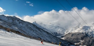 Familienfreundliche Skigebiete in den Alpen: Schweiz, Österreich, Südtirol, Frankreich und Deutschland Roxy auf den Pisten in Saas Grund
