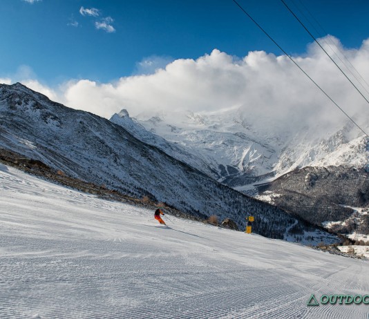 Familienfreundliche Skigebiete in den Alpen: Schweiz, Österreich, Südtirol, Frankreich und Deutschland Roxy auf den Pisten in Saas Grund