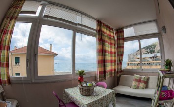 Finale Ligure Bike Hotels Pois Zimmer mit Meerblick und kleiner Küche