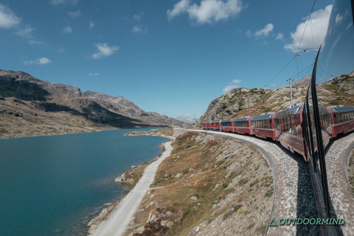 Lago Bianco im Engadin mit dem Bernina Express