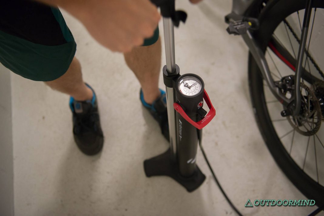 Tubeless Ready geht mit der Bontrager TLR Flash Charger Floor Pump