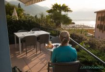 Bikehotel La Barca Blu in Locarno Frühstücken mit Seeblick auf den Lago Maggiore vom Barca Blu