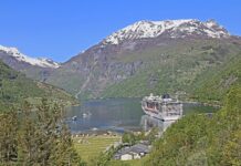Roadtrip mit Kindern: Norwegen im Campervan Blick auf Geiranger vom Flydalsjuvet