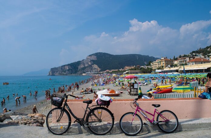 Der Molo von Finale Ligure