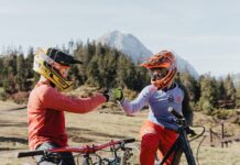 Schutzausrüstung für Bike-Kids: Helm, Protektoren und Handschuhe Gut geschützt im Bikepark Katzenkopf in Leutasch