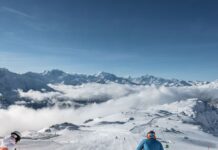 Familienfreundliche Skigebiete in der Schweiz Skifahren über dem Nebelmeer in der Aletsch Arena